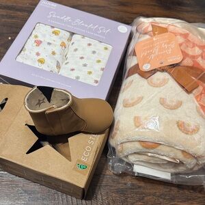Swaddle Blanket Set - Brown Booties - reversible Blanket